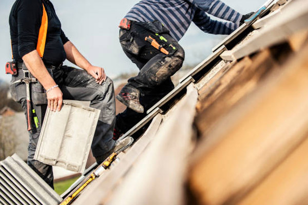 Rénovation complète de toiture avec tuiles neuves à Castres-Gironde par un artisan professionnel